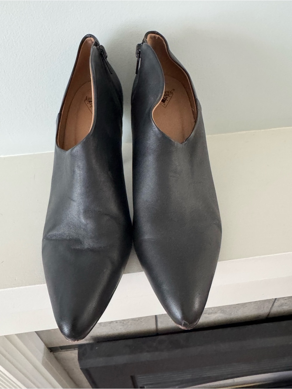 Fluevog Black Heels - Authentic - Size 9 - Picture 2 of 6